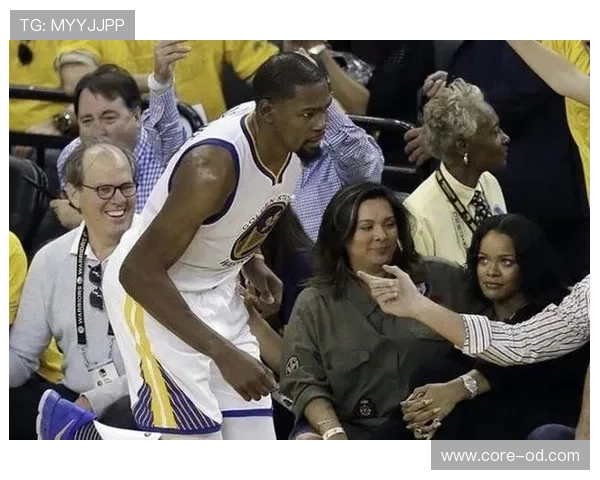 杜兰特家的冰箱里只放蛋白粉和冰块