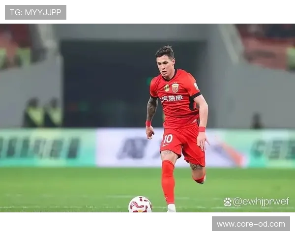 恩佐·费尔南德斯本赛季表现稳健，中场组织能力持续提升