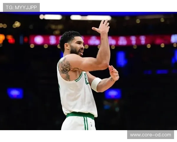 塔图姆无球跑动效率提升，拉开空间能力改变绿军进攻结构